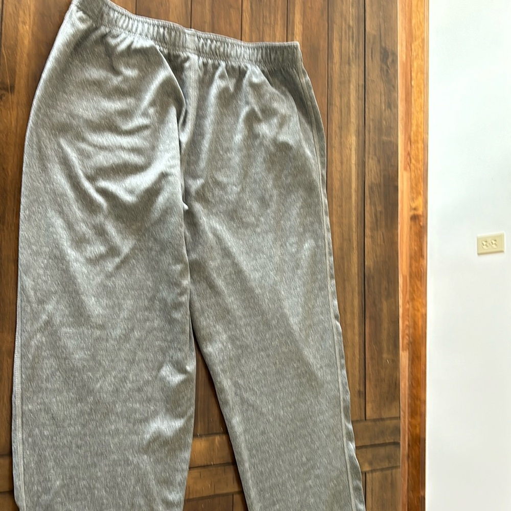Men’s gray MSU sweat pants